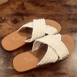 NWOT Tommy Bahama Cream-Criss Cross Sandals